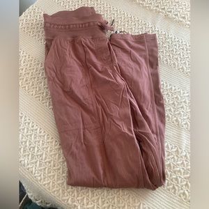 Size 0 Lululemon cropped joggers